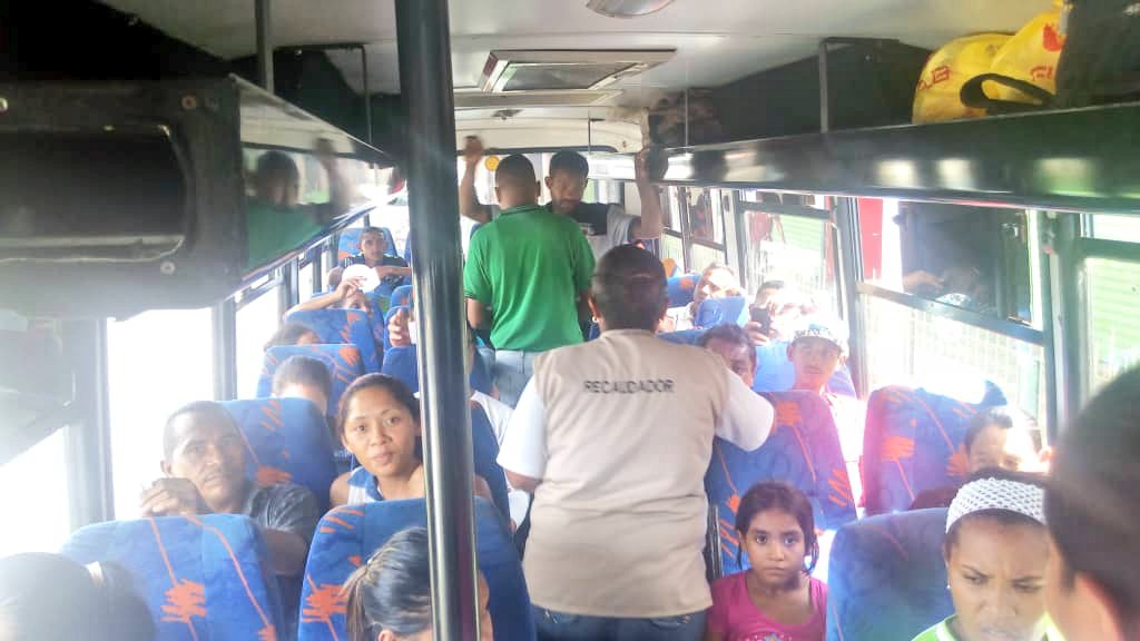 terminalheres's tweet photo. #ManoDura funcionarios de operaciones de  @sattravim_heres detectaron el exceso de precio en el costo del pasaje en la unidad de la empresa Coop. Sucre, exigiéndo el reintegro del excedente @AlcaldiaDHeres @comandosergioh @DinformacionH @TransporteGobVe https://t.co/qWE41DDhe8