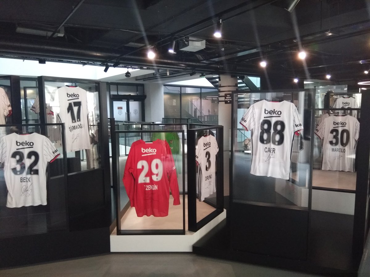 ercelim_m's tweet photo. 🏴🏳️her yer herşey siyah beyaz mükemmel 🏴🏳️ buraya girince çıkmak istemiyor insan https://t.co/yWOdj0XRcp