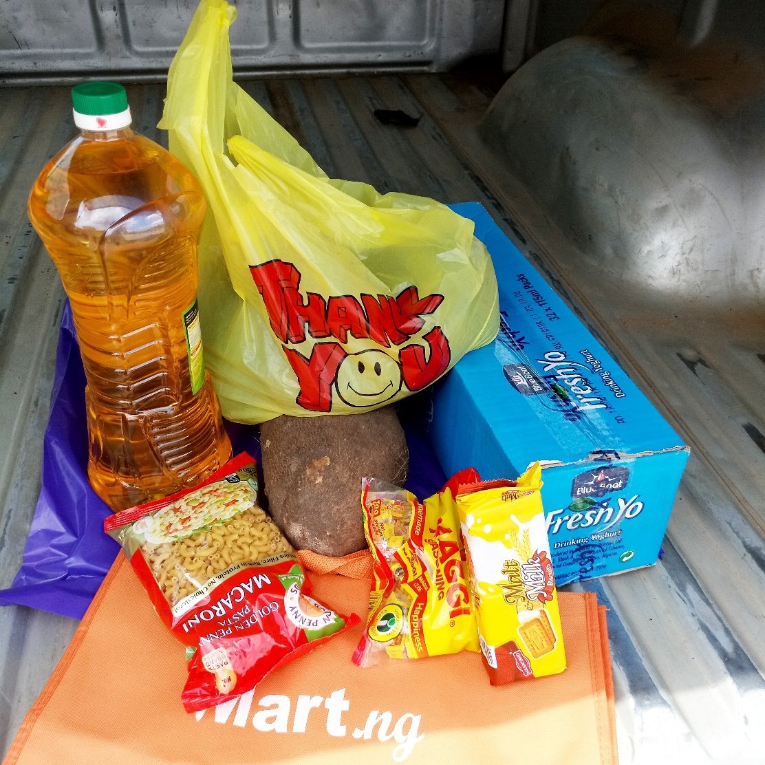 FrankUmeadi's tweet photo. This is how we share happiness to homes. The best #food and #grocery #delivery experience in #Abuja yet.

Be like Yasmeen our beautiful customer. #Shop with us forever, and we will bring you happiness forever.

#onlinesupermarket #onlinegrocerystore #fooddelivery #grocerydelivery https://t.co/RbZAzwftZZ