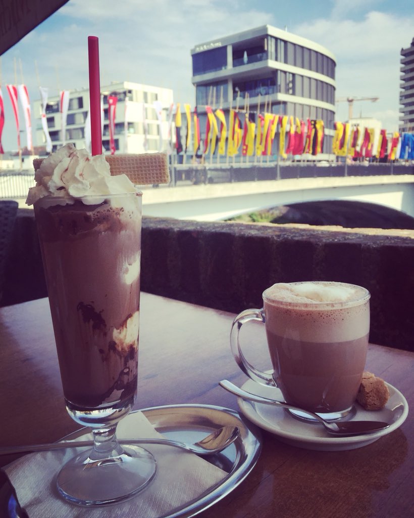 china_kochen's tweet photo. In #Ulm kann man auch schöne Sonne ☀️ genießen 😊. Wünsche euch einen schönen Samstag!😘
#cafe #schokolade #chocolate #sunnyday☀️ #wknd #eis #icecream https://t.co/nn0CCltX5O