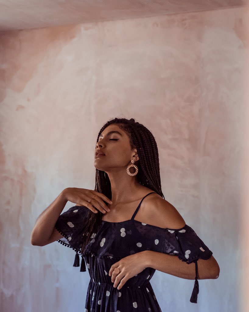 Samiorenelda's tweet photo. Today’s outfit shots in one of my fave summer dresses...shot in our spare bedroom, which is still very un-done but the plastered walls make a great backdrop. Directed by me, shot by Damien. 📸 https://t.co/8OHOdyGbWQ