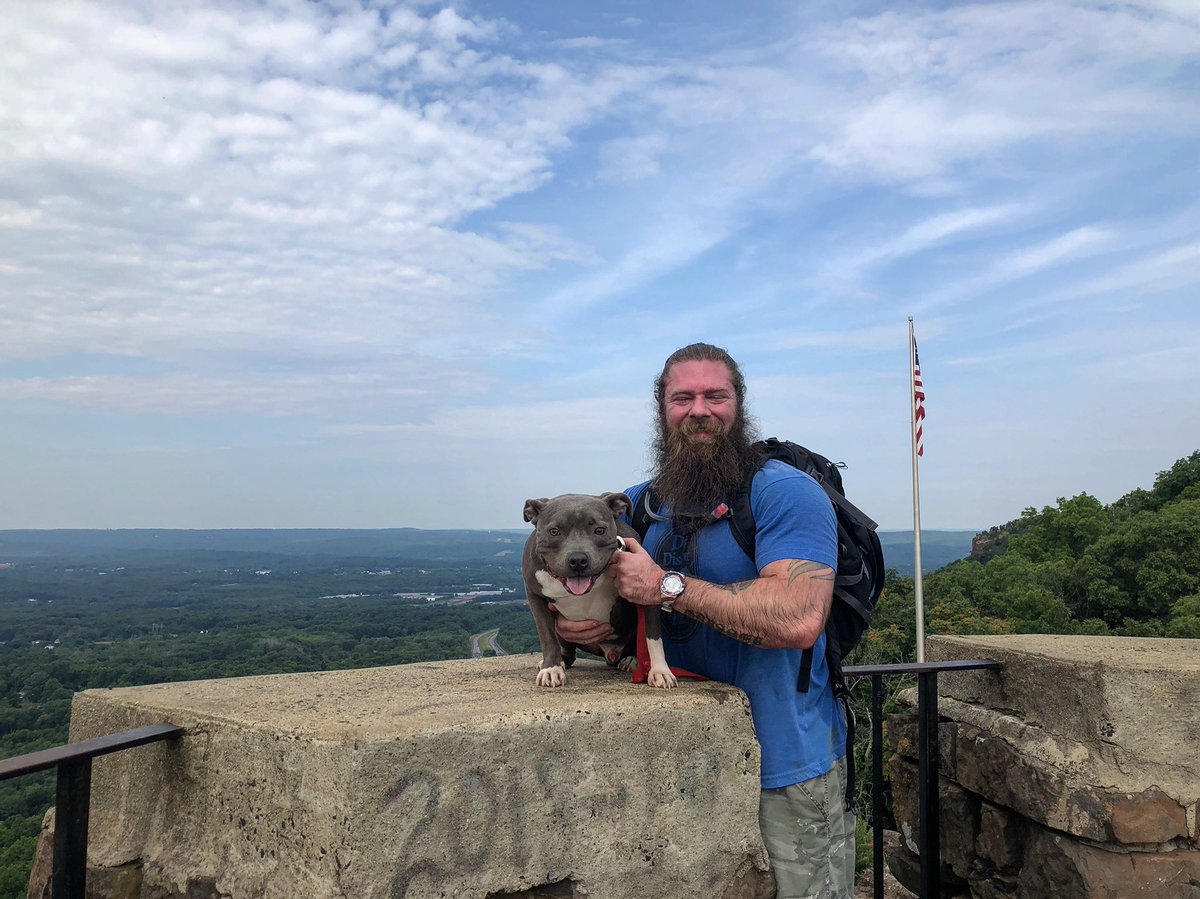 JimBrakewood's tweet photo. Morning hike with the big fella https://t.co/FI9NJj9mKV