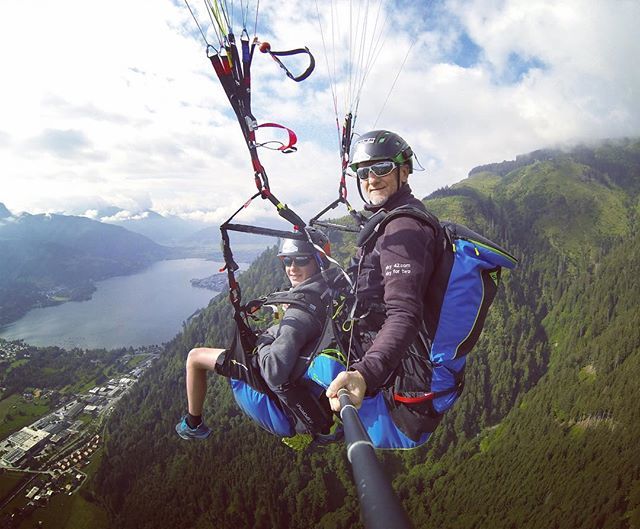 AustrianAlpine's tweet photo. Fly like an eagle 🦅 over Zell am See – tandem paragliding 🇦🇹⛰ #eagleview #paraglide #sky-24 #kaprun #zellamsee #zellamseekaprun #kaprunzellamsee #kitzsteinhorn #summerfun 
#wanderlust #fernweh #seetheworld #travelphotography  #travel #mountainlife #photooftheday  theglob… https://t.co/J7IGL0DOfZ