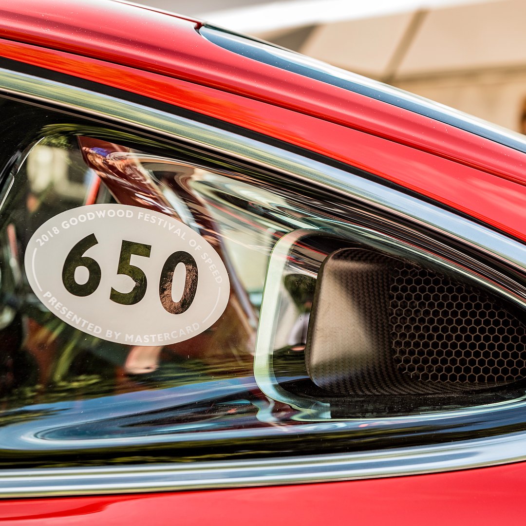 carrera4it's tweet photo. So beautiful in red! #SingerDesign #dlsprototype #GoodwoodFOS ❤❤ @19Edg91 @Tato1979 @11_Porsche @PorscheSauce @Porsche911UK @fokkerdude @BCJr @DP_Grouch @CarSnapped @LeahRebeccaUK @simonshieldcars @kewlkars https://t.co/Gpw1CKt3CU