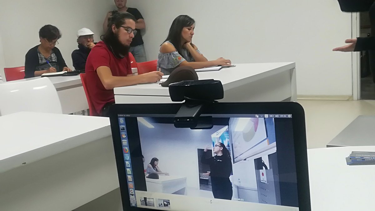 rubenzavala70's tweet photo. Verónica López, enseña a los miembros del #ProgramaCiudad como usar las redes sociales para potenciar sus proyectos
#Ciudadanoquehace #citymaker #redesociales #CommunityManager https://t.co/jxkTYcR07I