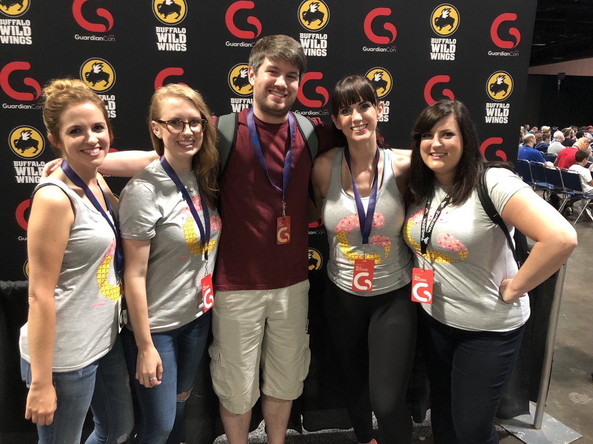 RyleeJ01's tweet image. It was so great to meet (almost) all the ladies of @3MinBreak! Maybe next year we can complete this pic with @MrsGernader!