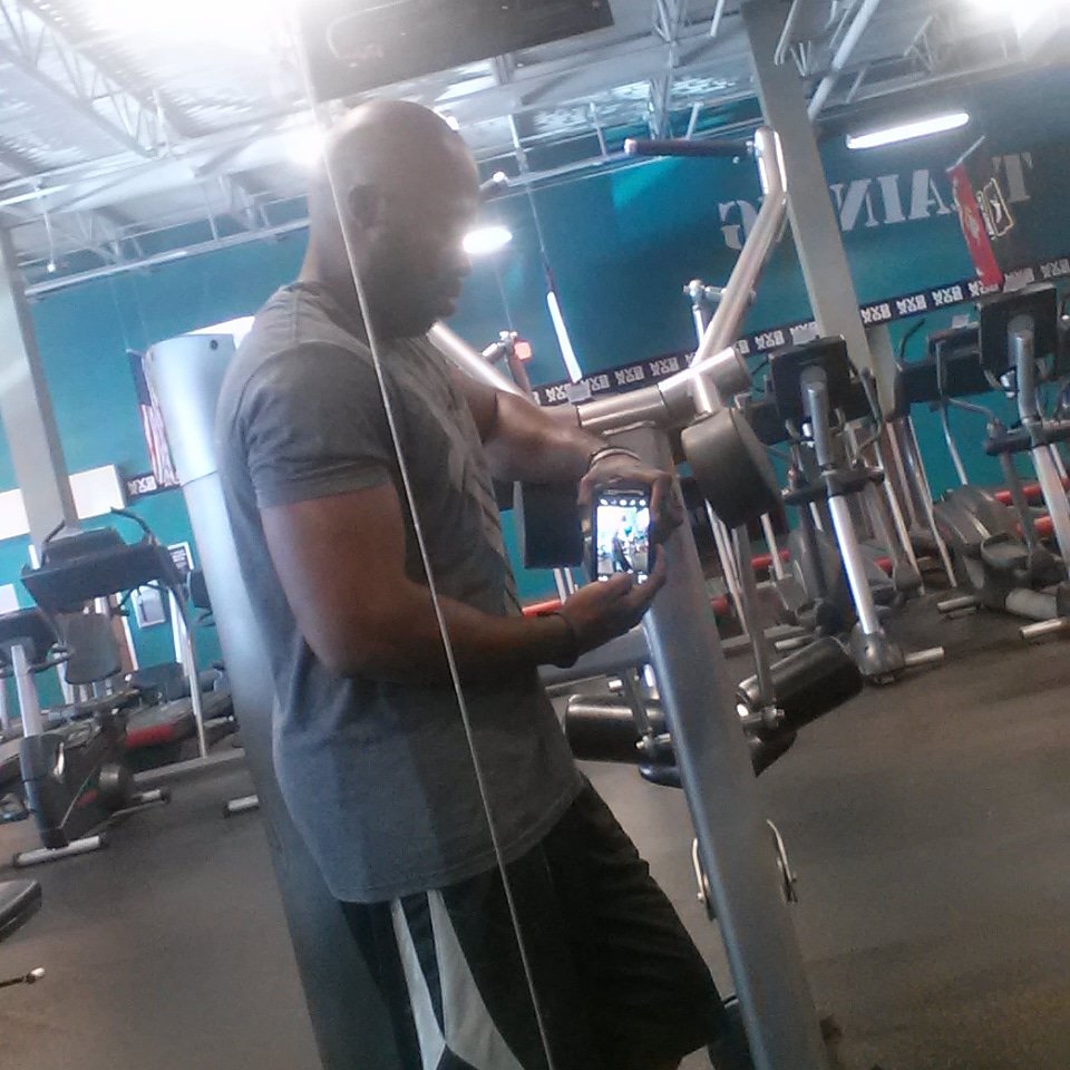 theradiomaker's tweet image. When you take a "creeper" photo of yourself....because you caught a glimpse of that gun in the mirror! Haha! #Oookillem #195lbsofBEAST