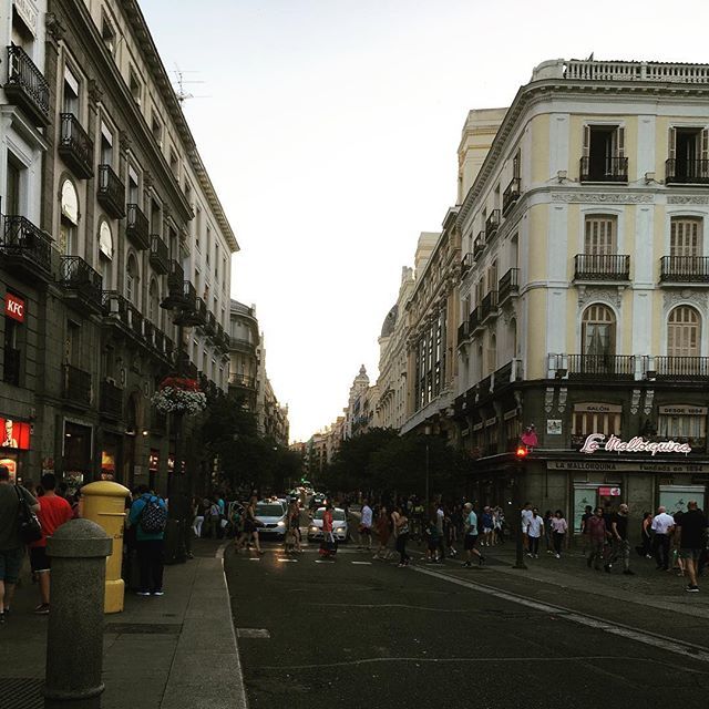 monicaperiago's tweet photo. #madrid #♥ #losfindessonparavivirlos #españa🇪🇸 #edits #diamadrileñototal #edificiosdemadrid #callemayor #centrodemadrid #culturamadrileña https://t.co/tGXPukrzQ3 https://t.co/zs599Sj8wY