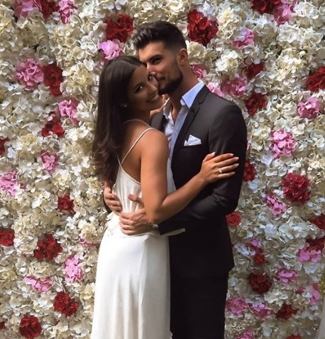 NewsTVReal's tweet photo. Ali et Alia partagent quelques clichés de leur mariage. 
FÉLICITATIONS A EUX ! 😍👏👰🤵 https://t.co/rTs6pUjgcz