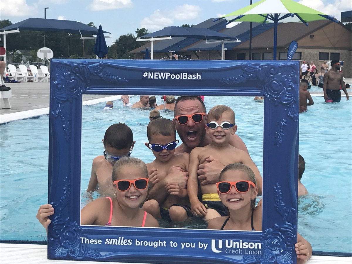 Tara_Brzozowski's tweet photo. Having a blast at the #NEWPoolBash @goElement https://t.co/CGXDO9MFho