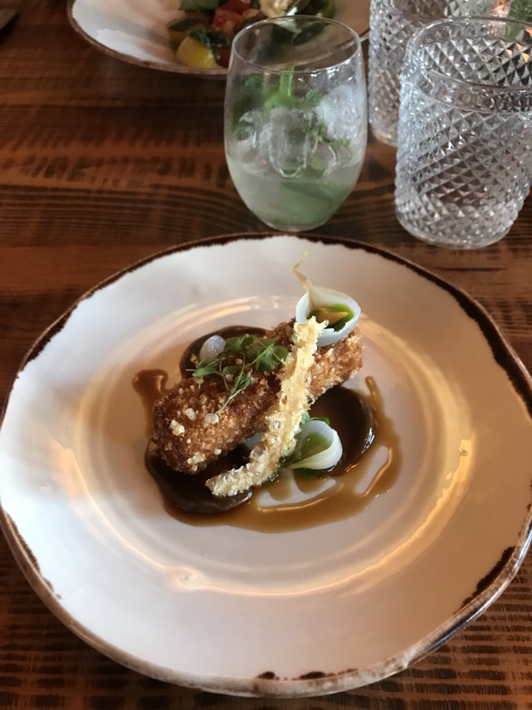 Beautiful plates, even better company <a href="/SOPHIEJOHUNT/">Sophie Hunt</a> <a href="/no5londonend/">Number 5</a>