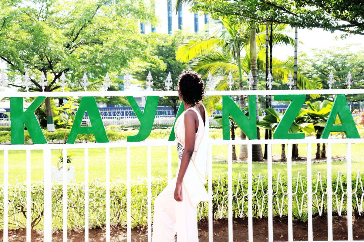 MissBurundi2017's tweet photo. Place de l'Indépendance 
#MissBurundi2017 
#ProvinceKayanza https://t.co/oOJgq5O8ci