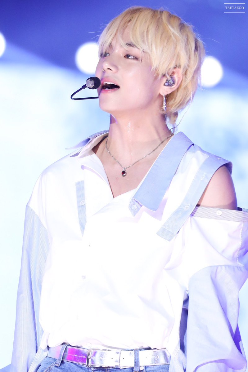 ktbrasil_'s tweet photo. 070718
—
SBS Super Concert in Taipei

#뷔 #V #태형 #Taehyung #방탄소년단 #BTS

#TeenChoice #ChoiceFandom #BTSARMY @BTS_twt https://t.co/N2XdMpdcC6