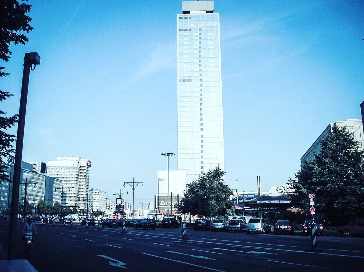 taschwinn's tweet photo. #Vertriebsgespräch im #parkinn in #berlinmitte 😎 #berlin #immobilien #immobilienberlin #postbankimmobilien #immobilienteamberlinspandau https://t.co/NGSQ1hcNbO