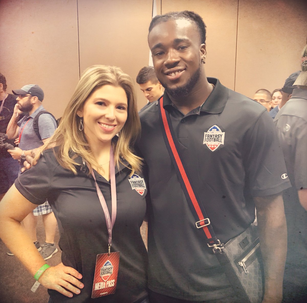 LizLoza_FF's tweet photo. Had to get a pic w/ my RB2 in #SBB8. Thx for chatting @rojo! #GoNFFC https://t.co/eZADqIb0hx