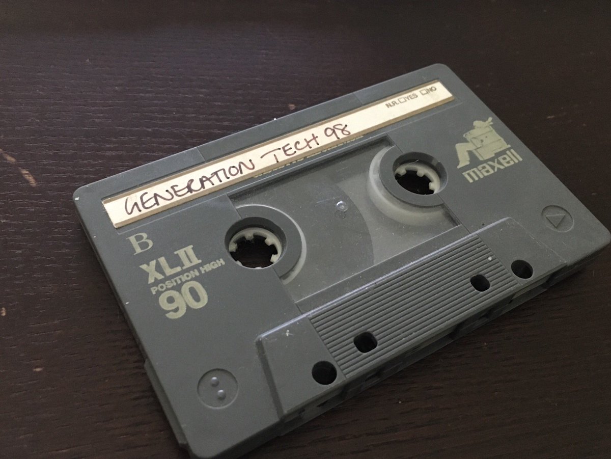 KrisandraEvans's tweet photo. @djmonk how do I get a track list for this gem! #FoundWhileMoving ❤️ https://t.co/xOAOTpald1