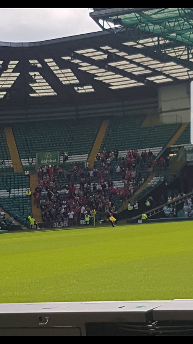 Lee_Denny2000's tweet photo. Massive respect to @Standard_RSCL and all the fans who travelled from Belgium or elsewhere for a friendly. Great game, well for me as a @CelticFC fan. Good luck for the rest of your season guys🍀🇧🇪 #CELSTA https://t.co/l9OjDQdPlK