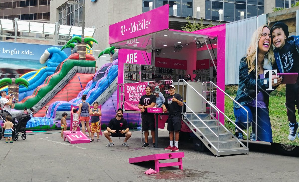 That_AzHeat's tweet photo. One of the first things you learn living in the Valley - #FindWater! @TMobileTruckAZ specializes in #KeepingCool so when you get these deals #toohot only slippin on slides will keep you cool! #weaintdoneyet #TruckLife #UnCarrier #beepbeep https://t.co/1RwGwJ62jX