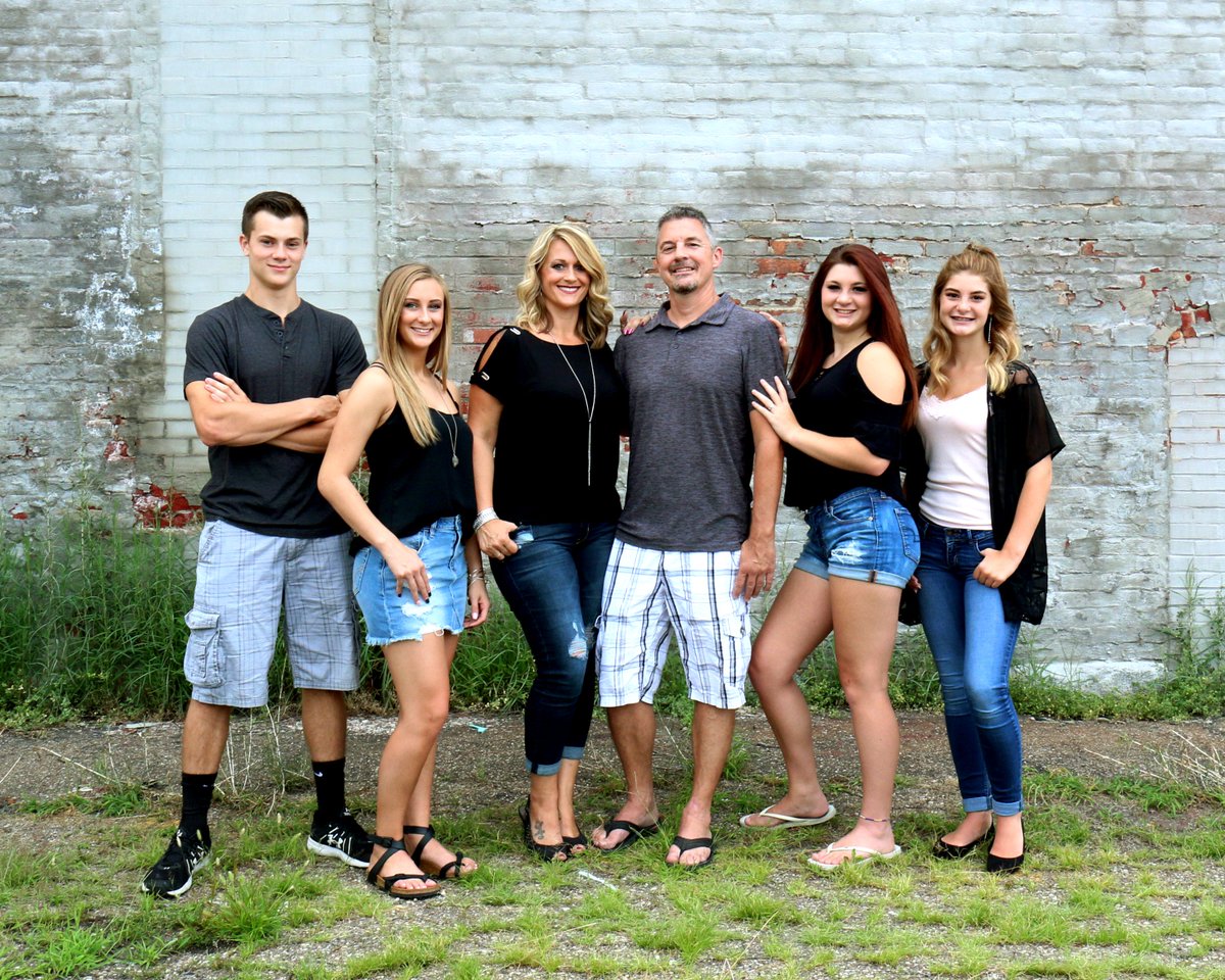 W E   A R E   F A M I L Y
#LiveTheRockstarLife