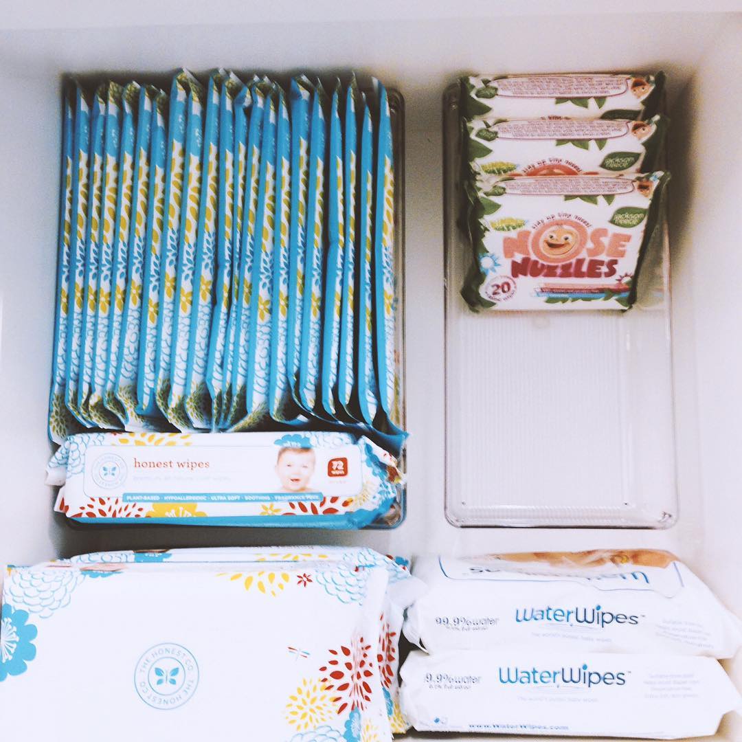 iDLiveSimply's tweet photo. There's nothing neat about changing diapers except for how you store them.
📷 Credit: @urbansimplicity
#iDesign #MyiDesign #iDLiveSimply #baby #diapers #diaperorganization #diaperstorage #momtips #momhacks #parenthacks #drawerorganizers #homeorganization #storagesolutions https://t.co/hd3jsgpBVt