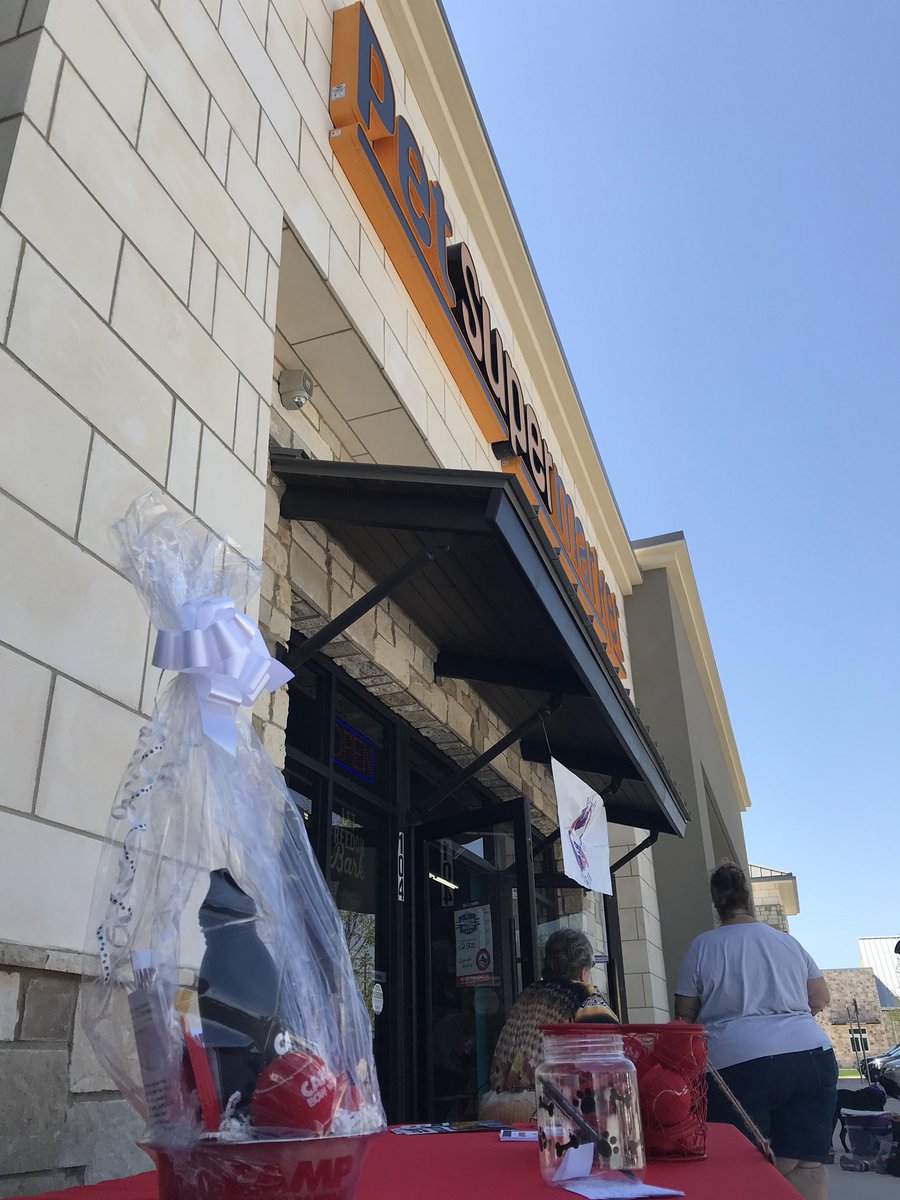 CBW_McKinney's tweet image. Come see us at Pet Supermarket in McKinney! We’re raffling a gift basket with 3 FREE DAYS of day camp in it! We’ll be here with DallasDogRRR until 1:00!! #cbwmckinney #alldayplay #petsupermarket