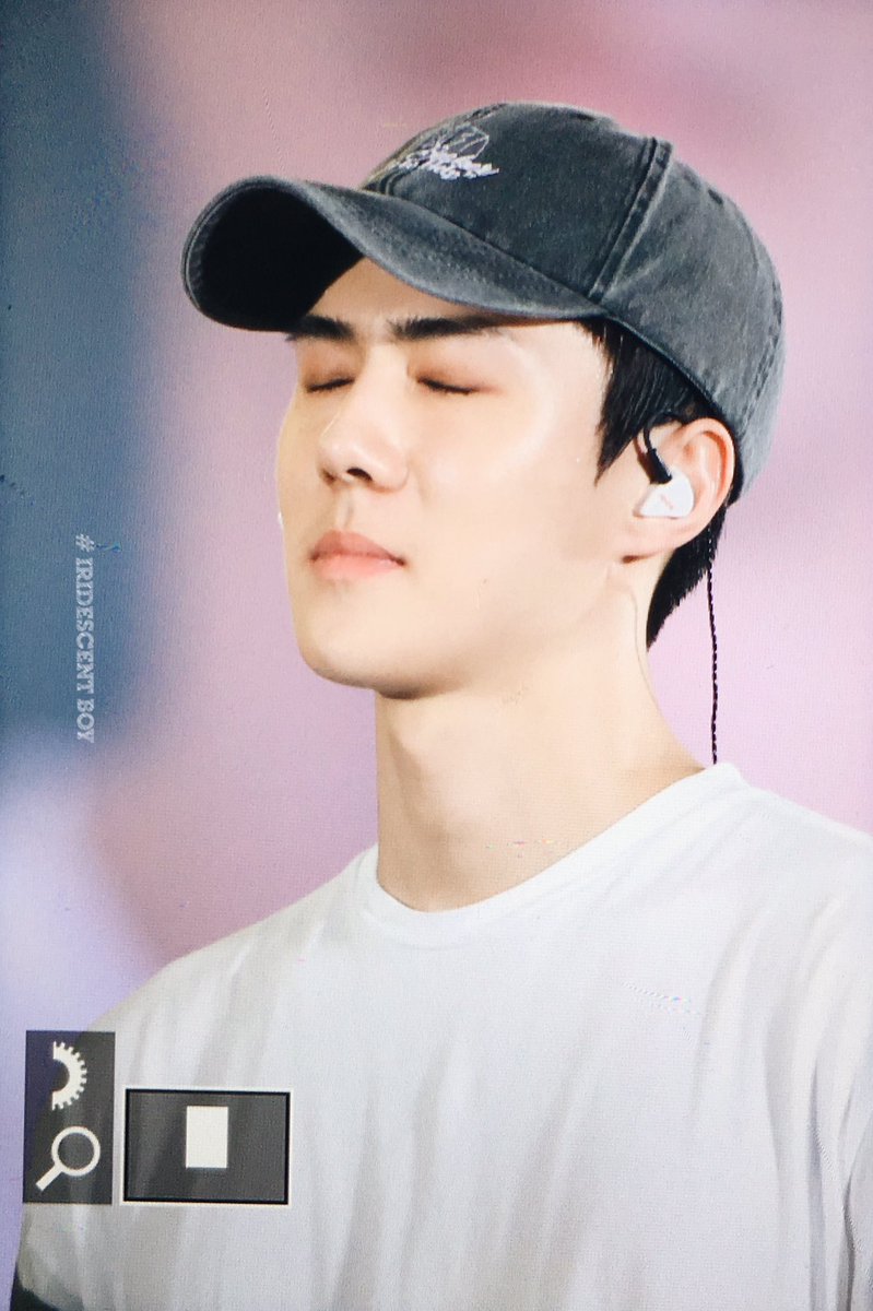 iridescent_boy's tweet photo. 180714 아어ㅏ퉁너ㅠㅇ너튜엉 기여워기여워 하면서 찍었는데 그 상황이 ㄱ나지 않아ㅇㅕ,,😭,, https://t.co/XUHGZcI1fM