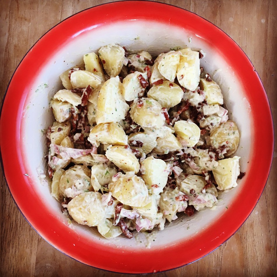 Makkelijke aardappelsalade. Krieltjes in stukjes snijden en ongeveer ... #chicascooking  goo.gl/ciLXov
