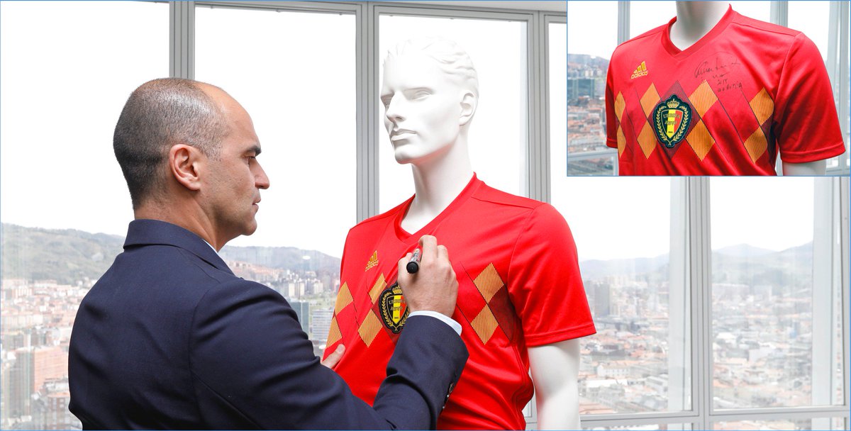 comunicaygana's tweet photo. Momento para felicitar a Roberto Martínez, seleccionador nacional de Bélgica 🇧🇪 y ponente en nuestro #BIFS18, por su excelente papel en el Mundial de Rusia. ⚽️🏆 #WorldCup 

Lucirá estupenda su camiseta firmada en el Hall of Fame del próximo #BIFS19. https://t.co/uTGlazpwYg