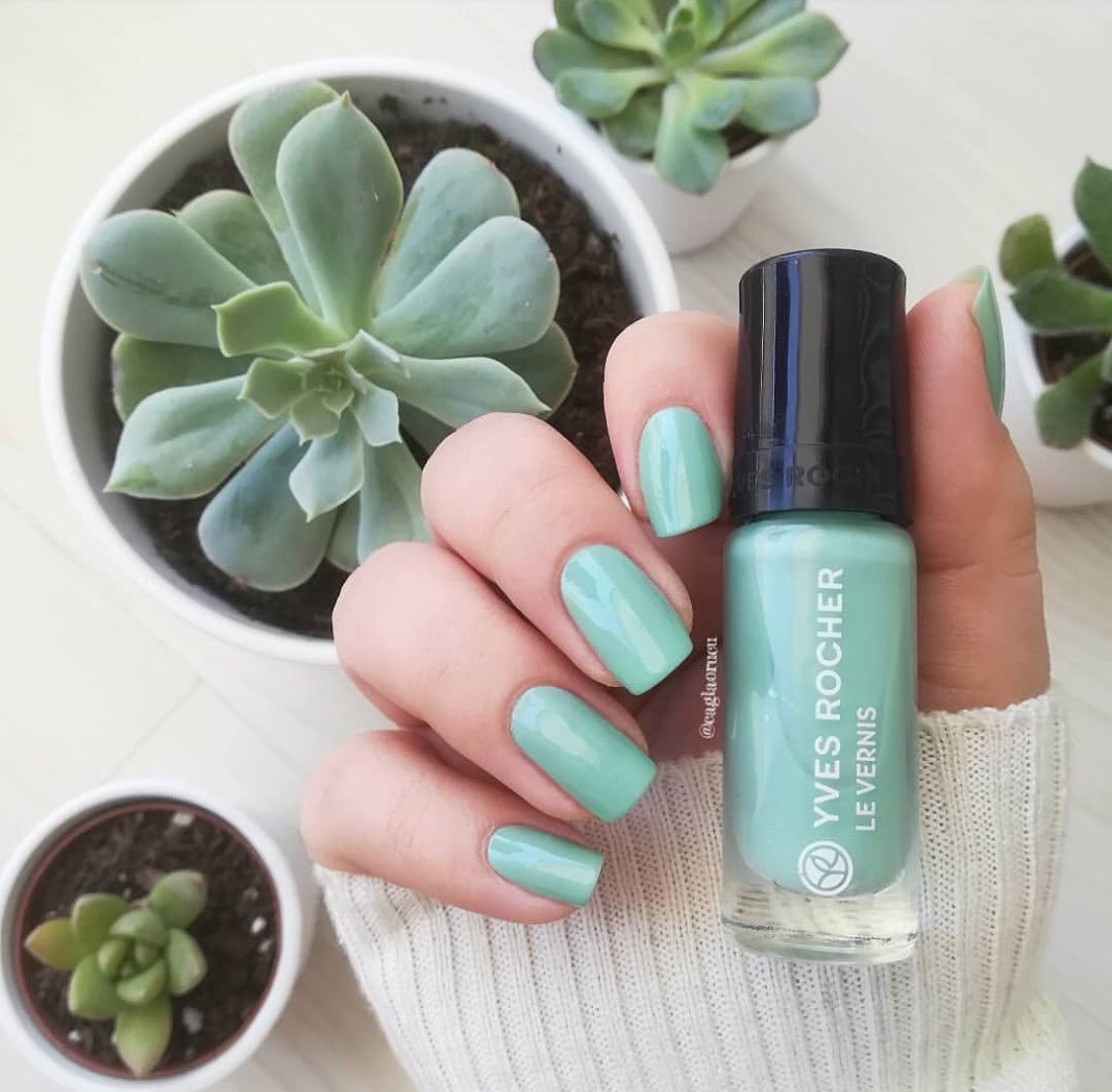 YvesRocherTR's tweet image. Rengarenk 🌈 tırnaklarla bir yaz 🔆 en sevdiğimiz! #büyükyazindirimi nde ojeler sadece 8.45 TL! 💁🏼‍♀️ #renklerindili #yvesrocherturkiye #yvesrochercomtr #actbeautiful