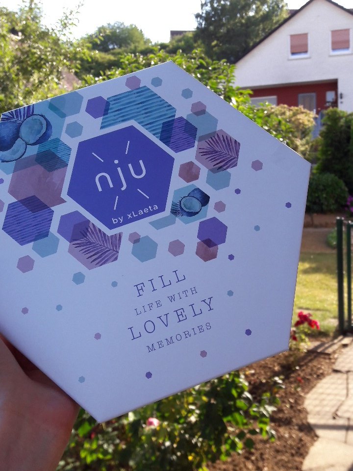 <a href="/xLaeta/">Julia Maria</a> 
Ich konnte nicht daran vorbei gehen.. Ich musste mir die Box kaufen :D !

- schlicht gehalten
- schönes packaging
- sehr angenehmer Duft 

Good Job!♥️🌷🎀