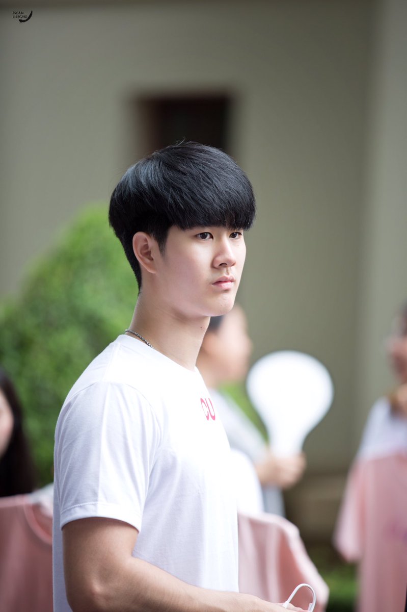 __DreamCatchers's tweet photo. แอบเจอ #TUSexyBoy มาขายเสื้อที่จุฬา 1 อัตรา
@earthedd
#earthdyy #chulacuteboy
#cufirstdate2018 #cufirstdate61 #chulafirstdate
ปล.เดินกลับไปอีกทีหายไปไหนแล้ว ยังไม่ได้ซื้อเสื้อเลย https://t.co/oKGUcAmHCH