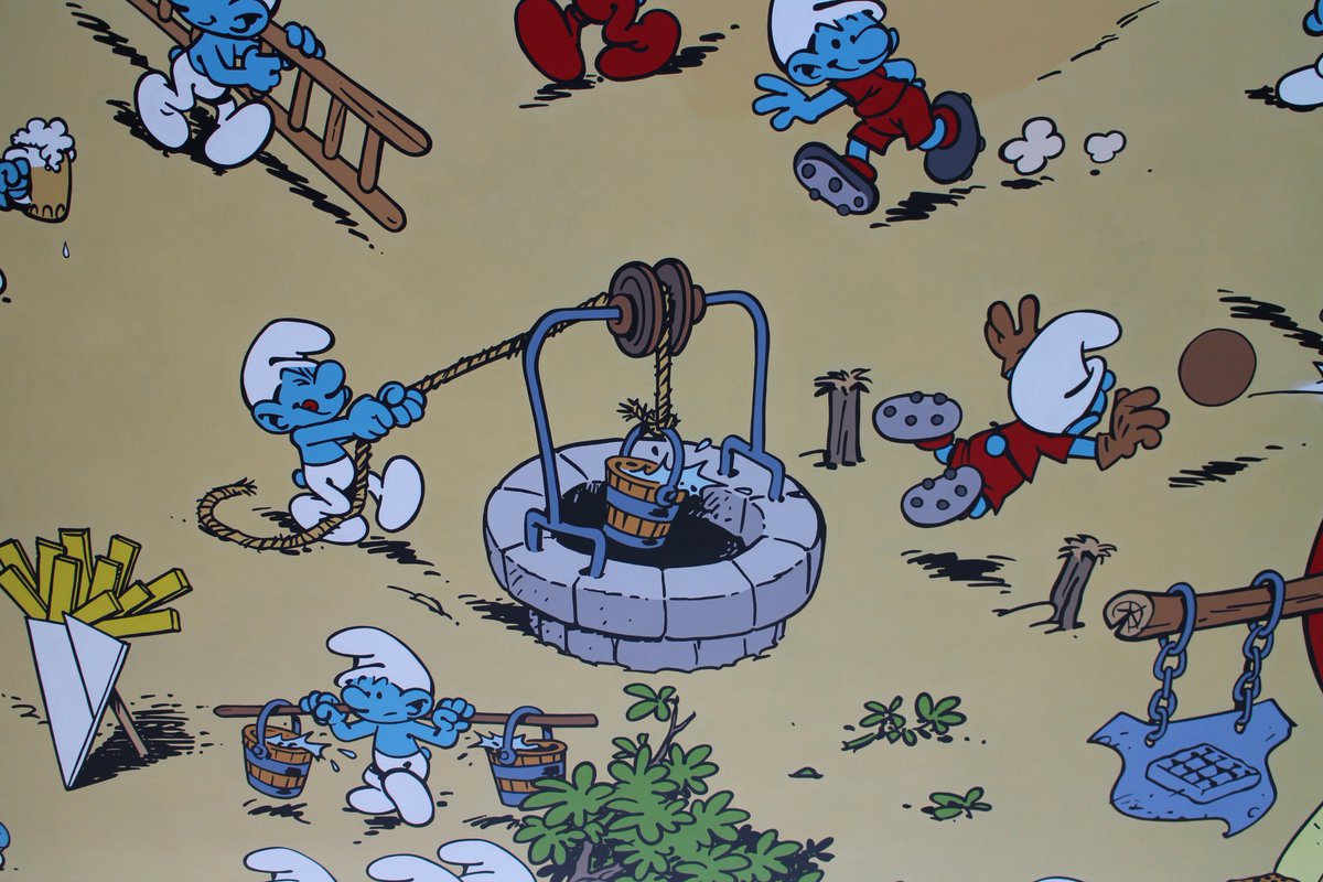 city_go_'s tweet photo. Getting out of the train in Brussels 🇧🇪
#Belgium #Brussels #Smurfs https://t.co/eYVm5tFfJg