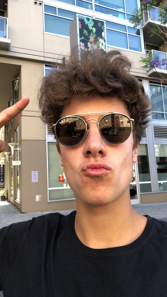JuanpaZurita's tweet photo. Hoy se nos va la melena de León. Ya está fuera de control esta felpa 🦁 https://t.co/8VOm2OMtmx