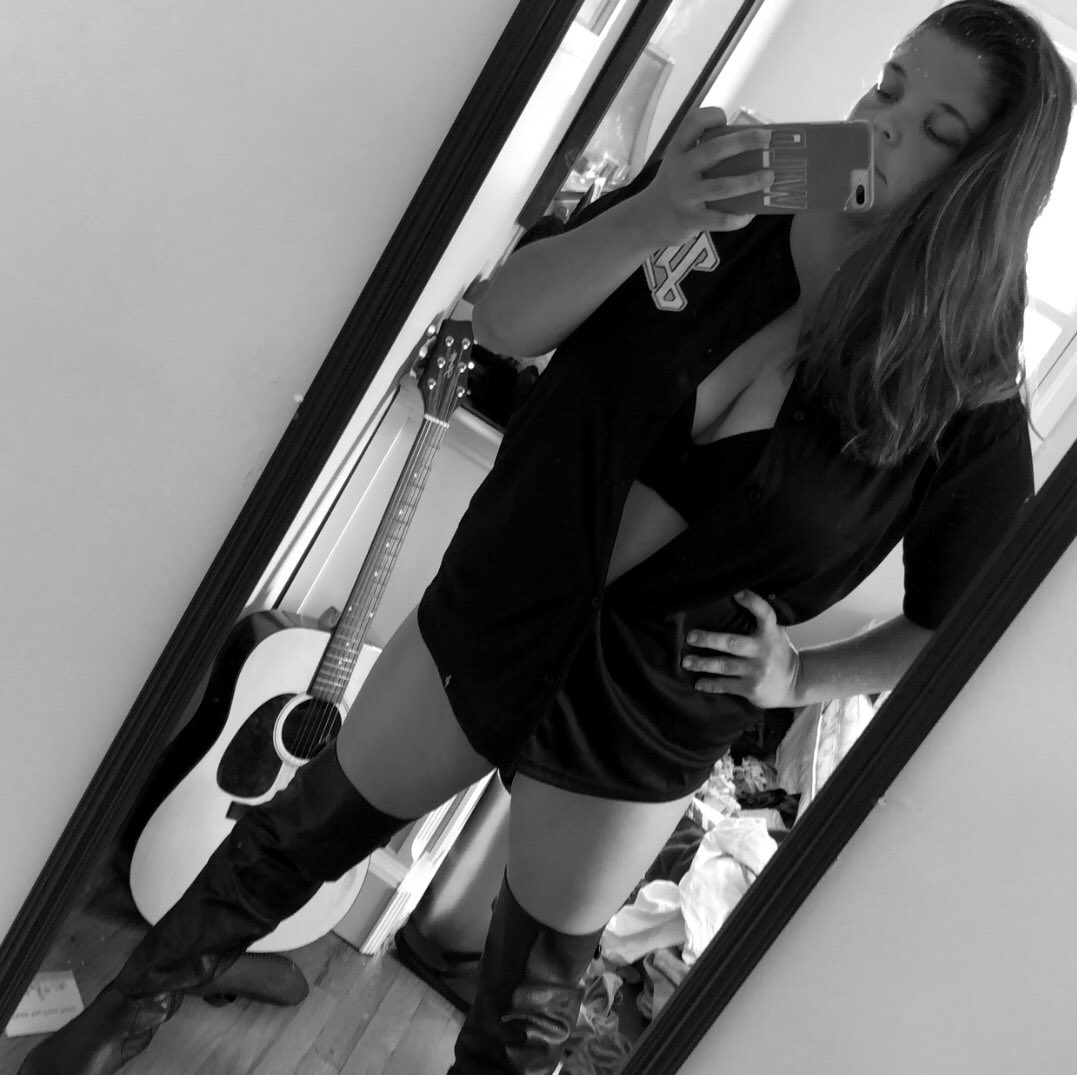 MandyJay_13's tweet photo. Just got my @jakepaul baseball jersey &amp; it’s literally one of my fave pieces of merch! This one is definitely 🔥🔥🔥 pardon me tho...I’m just feelin hella body confident today #rare ... @FanjoyCo 🤘🏼🤘🏼🤘🏼🤘🏼 #WildPhoneCase https://t.co/ZfXJSnYyXF