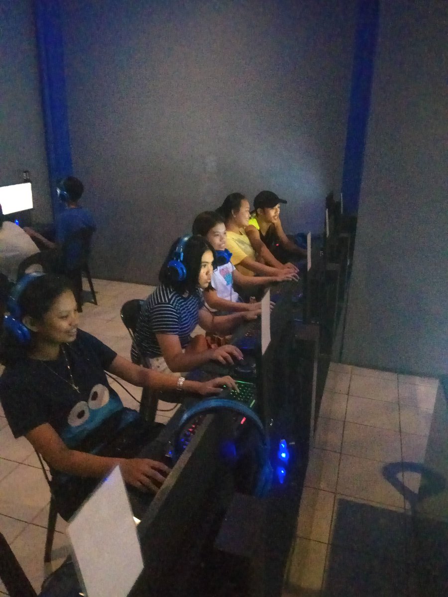 Johnpaaaul_'s tweet photo. Manga batak oh @TjDimalanta @JayneJoylene @carurucan_ https://t.co/cSzHTe25NG
