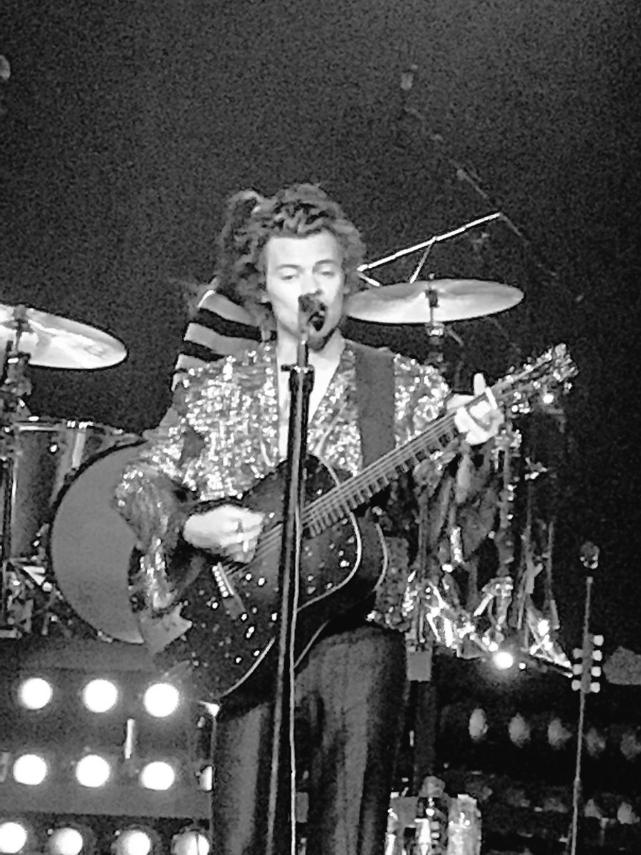 Maberger_22's tweet photo. Back home safe and sound. Thank you #vancouver and @Harry_Styles for an absolutely amazing journey ❤️💜🕺🏽🎶 
#HarryStylesLiveOnTour #harrystylesliveontourvancouver #traveltheworld #Travel #spreadlov
#harrystylesworldtour https://t.co/SN1xnlZhOX