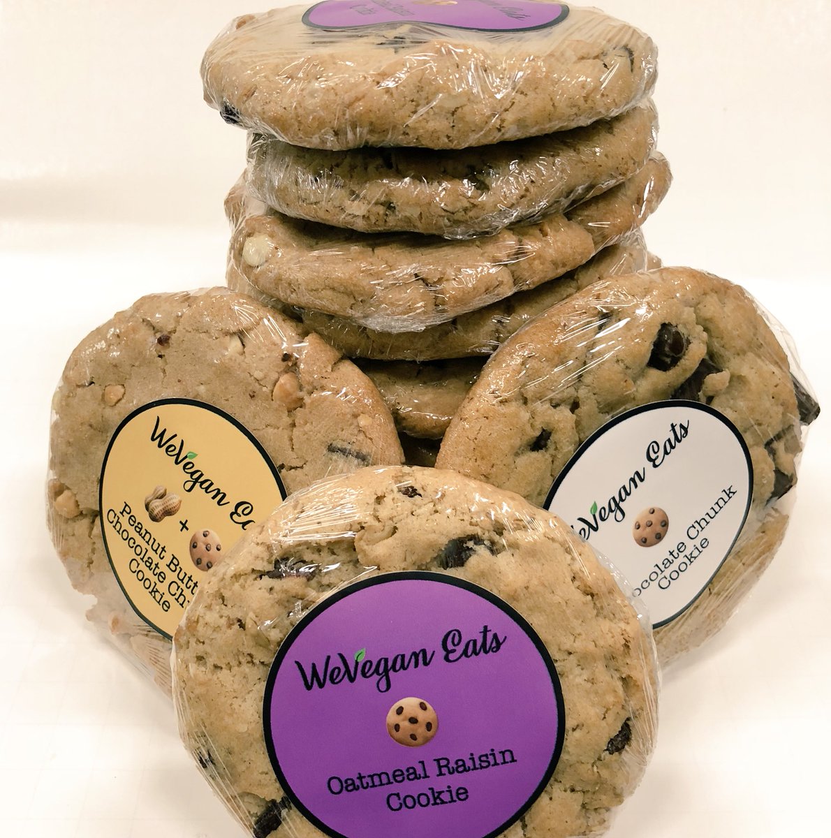 RawSmoothieCo's tweet photo. Being vegan is easy when WeVegan cookies exist 🤤 stop by Raw Smoothie to try one of 3 delicious flavors! 💛🍃 https://t.co/vYE72UNVmP