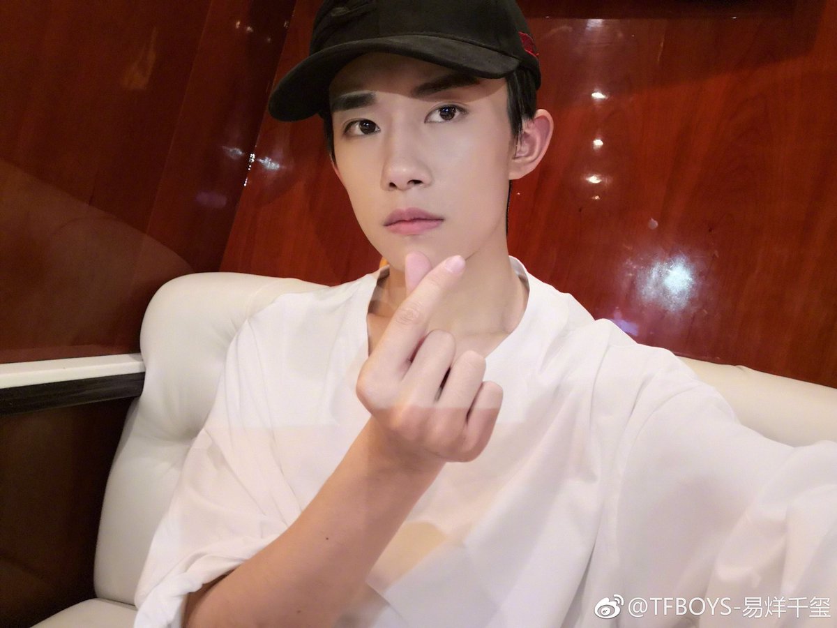JacksonYee_YT's tweet photo. ❤️❤️❤️❤️❤️
感恩这五年. 感恩所有的一切的一切. 我很快乐. 
谢谢～～～～～ ​​​                                     Grateful for these past 5 years and everything in between. I’m very happy. Thank you ~~~                           Cr. TFBOYS-易烊千玺 https://t.co/lH5DtaTDEF