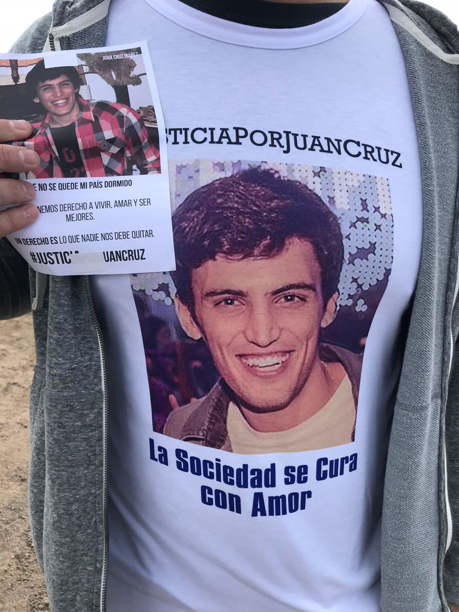 #JUSTICIAPORJUANCRUZ   Ustedes deben dar respuestas
<a href="/mauriciomacri/">Mauricio Macri</a>  <a href="/maxipullaro/">Maximiliano Pullaro</a> <a href="/lisandroenrico/">Lisandro Enrico.</a> <a href="/miguelcappiello/">Miguel Cappiello</a> <a href="/rubengalassi/">Ruben Galassi</a>   <a href="/ClaraGarcia_SF/">Clara García🌹</a> @maritaayalaok @pacogaribaldi  @miguellifschitz  @DiputadosFPV_pj  <a href="/SenadoSantaFe/">Cámara de Senadores</a> entrega de folletos ruta 33 pidiendo justicia Murphy