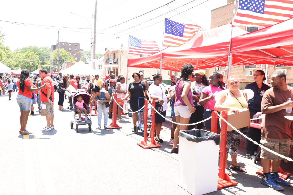 FDNY's tweet photo. Lunch is served at the #FDNY Block Party in #Brooklyn! Join us at #Engine225 and #Ladder107 at 799 Lincoln Ave until 4 pm https://t.co/HV7UwaZLWr
