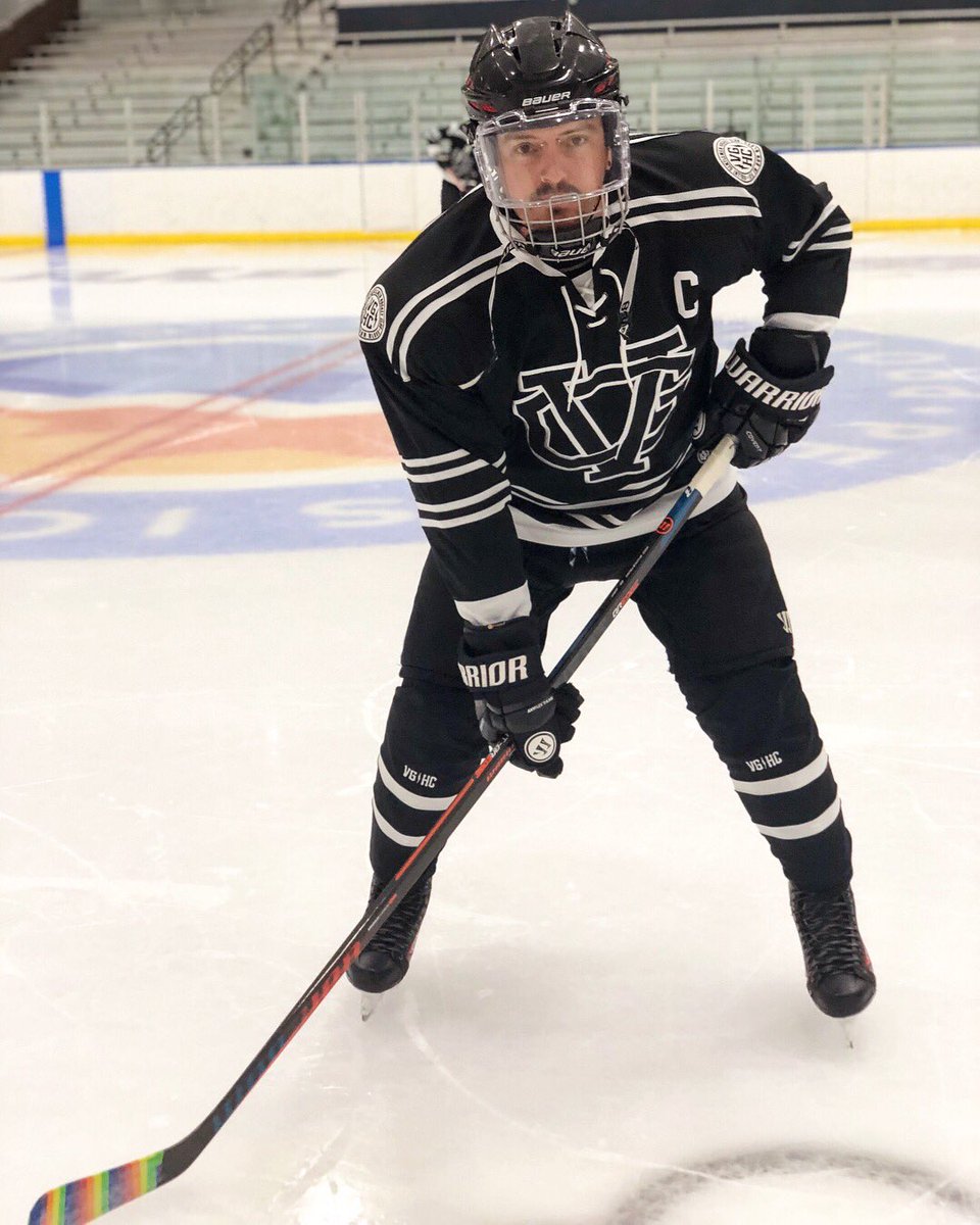 801PUNX's tweet image. My hockey trading card. Haha!! Always love getting a new twig! Ice time last night with my @ViolentGents team was a perfect chance to try out this brand new @WarriorHockey Covert QR Edge stick! So stoked on it. Anything to help me not suck. Ha! #VGHC #WarriorVIP #CovertQREdge