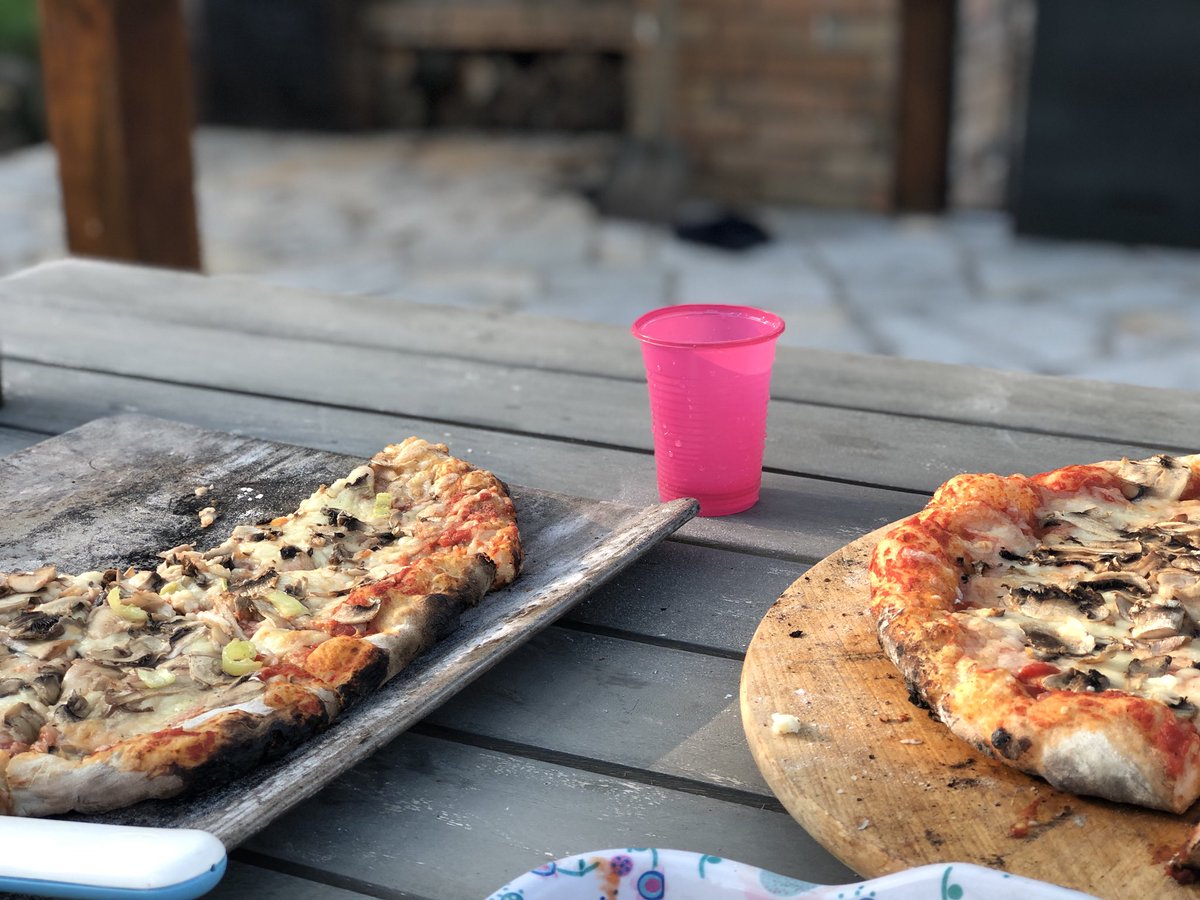 Swetomirsky's tweet photo. It’s a Pizza weekend... #skf1 #PizzaTime #ForzaFerrari #NoRaceWeek https://t.co/YqjidB2tiM