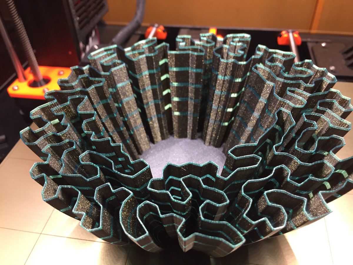 I print my WaveySaturday 😂 A bowl n:5 <a href="/ferjerez3d/">Fernando Jerez</a> file thingiverse.com/thing:2998578 . I use a <a href="/josefprusa/">Josef Prusa</a> MK3 with <a href="/Fillamentum/">Fillamentum.com</a> Vertigo Grey for base, Vertigo Galaxy with 2mm Crystal Clear Smaragd Green😍Amazing effect on light.  
Inspired from <a href="/FilamentFrenzy/">Filament Frenzy</a> #WAVEYWEDNESDAY Pics🖖