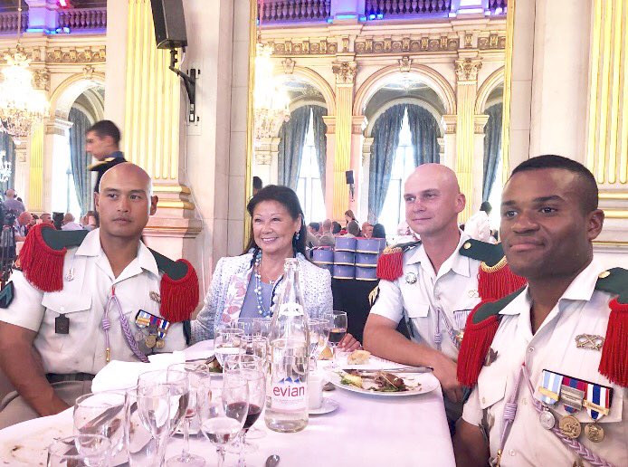 jdHAUTESERRE's tweet photo. Après le défilé du 14 juillet sur les Champs Elysées, déjeuner à l'Hôtel de Ville à la table de la 1ere Compagnie du 2eme Régiment Étranger d'Infantetie #legionetrangere #defile #14juillet #fetenationale #hoteldeville #paris #paris8 #placedelaconcorde #champselysees #commandcar https://t.co/cfbG9xTRXc