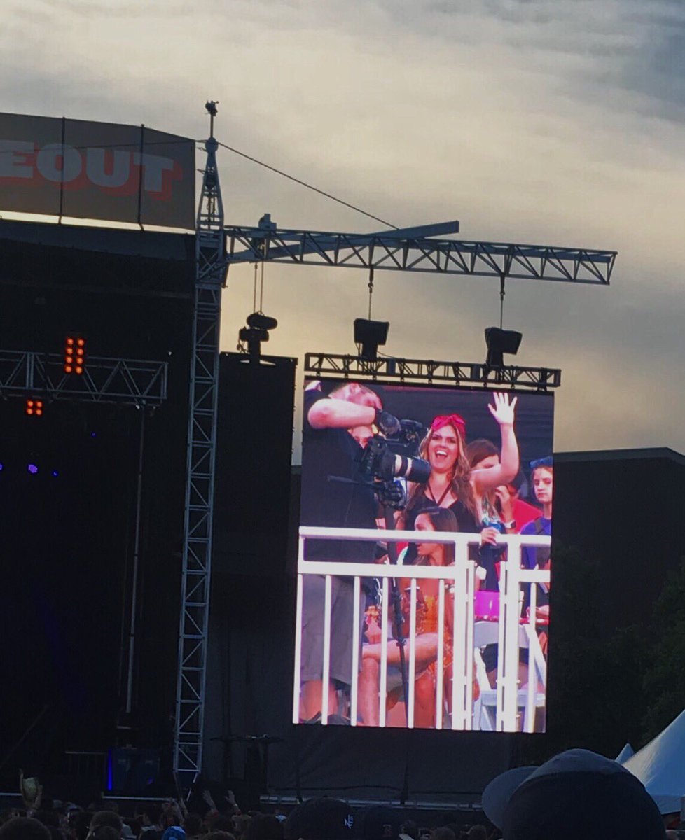 cluxem's tweet photo. Overly comfortable around cameras... 🤣👋🏻 #ohhey #jumbotron #windycitysmokeout #oncamera #bandanastyle #lxmgmt #summertimefun @LXMGMT https://t.co/HjEz7R8KGt