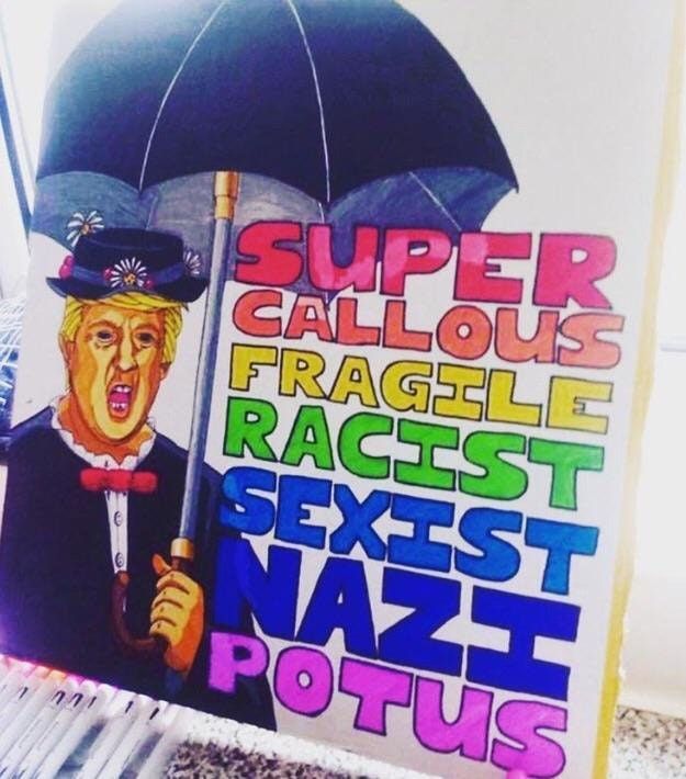 creapills's tweet photo. Quand les anglais protestent contre la venue de Trump... avec créativité 😆

Crédits : https://t.co/5vkS34clLB https://t.co/wkcZD8DHWt