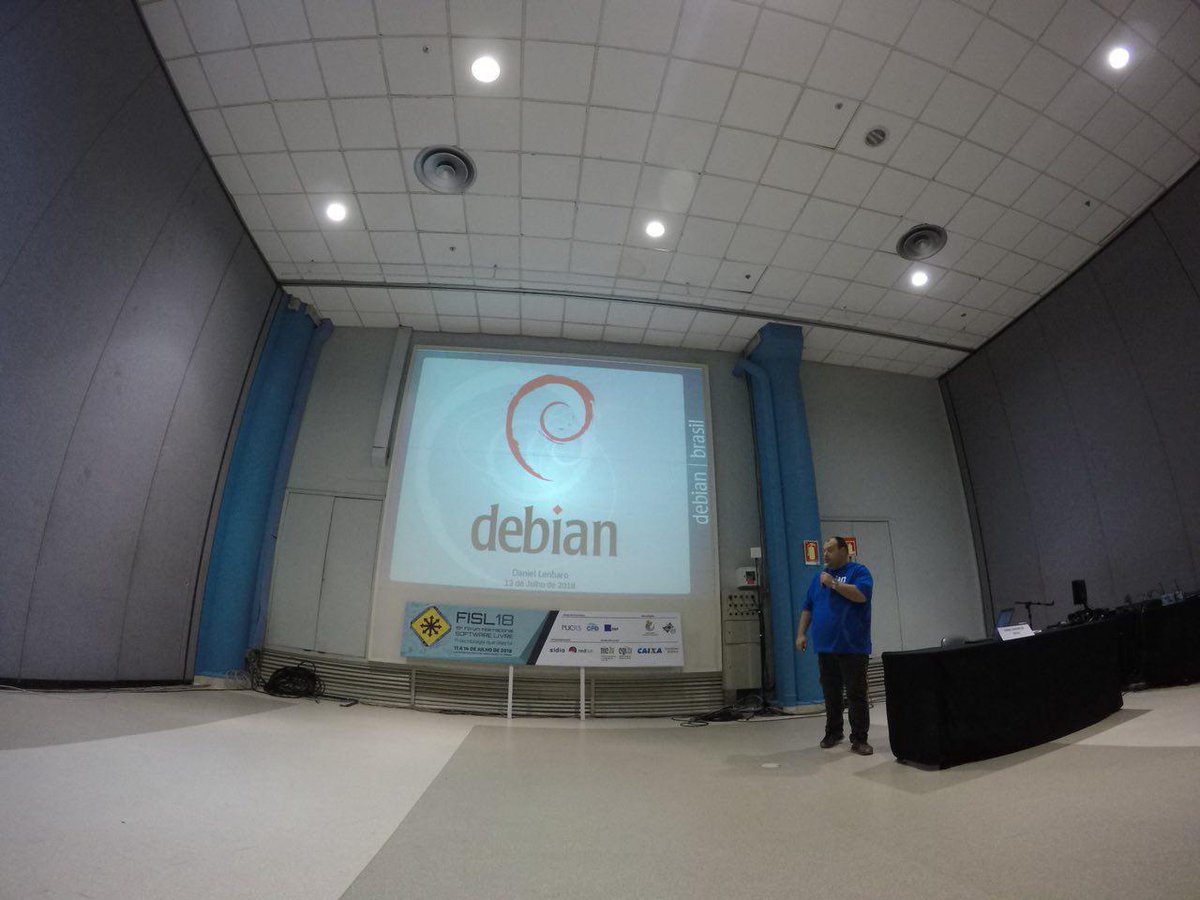DebianBrasilia's tweet photo. @debianbrasil Está no palco da sala 02 do @fisl_oficial falando sobre o projeto Debian. @DebianBrasilia @Daniel_Lenharo @jshenriquedf @gilmardosreis @Bruno_Moretti #fisl18 #SoftareLivre. https://t.co/99luXSXvEZ