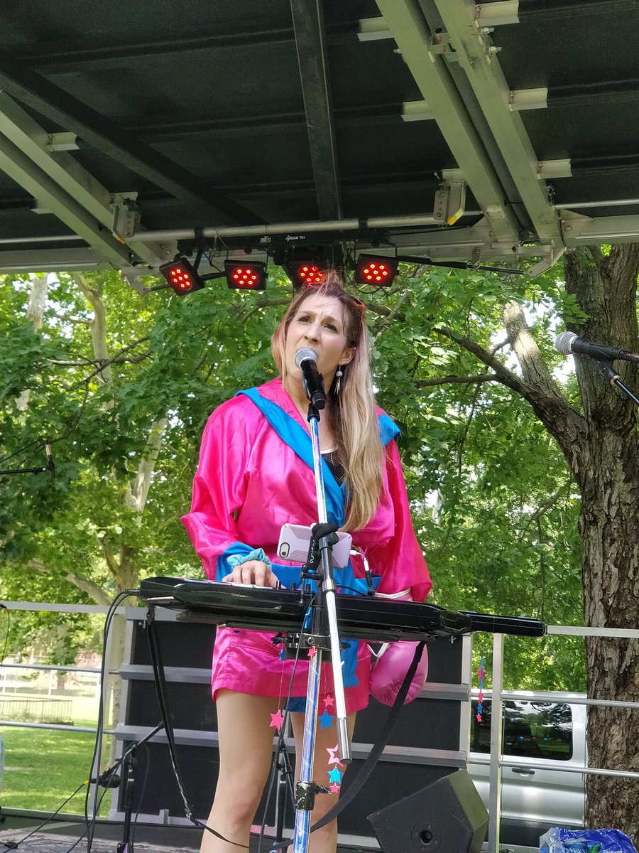 She's a fighter 👊 <a href="/lilgoodbad/">littlegoodbad (+-)</a> #DMFPGH2018 #Pittsburgh #pittsburghmusic