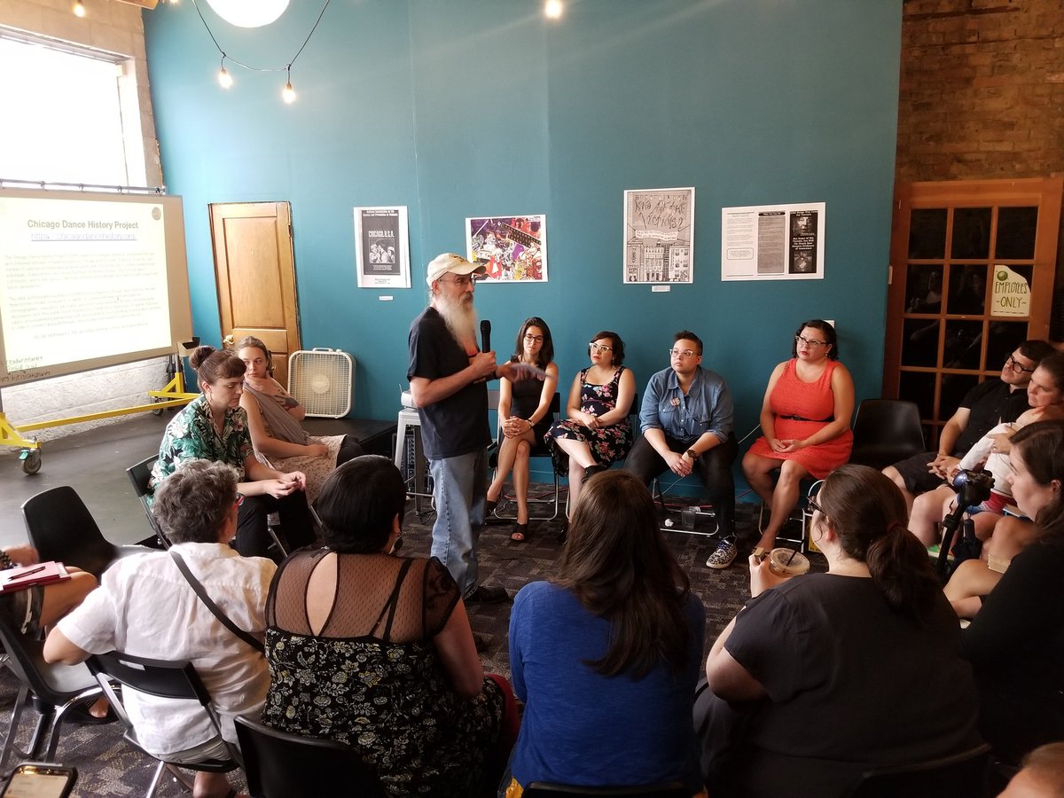fromthecenter's tweet photo. Robert Sloane, @chipublib librarian and caretaker of the #ChicagoArtistFiles at #HaroldWashington Library explains the history of the 11,000+ file collection and how Chicago artists can start a file there. #GetArchived https://t.co/y4u3Maoo9w