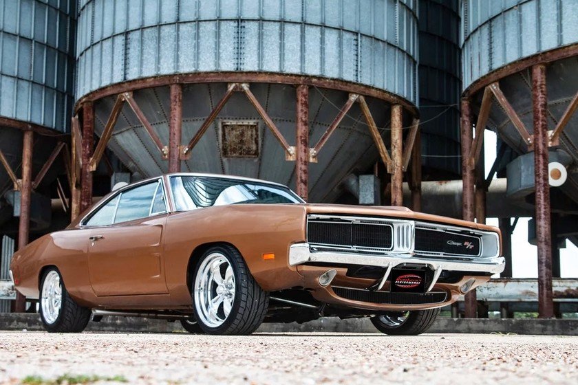 motorpasion's tweet photo. ¿Aberración o genialidad? Este Dodge Charger R/T de 1969 se ha comido un motor 6.2 Hellcat de 707 CV https://t.co/LfzyL0sDOo https://t.co/icpGhtcL1C
